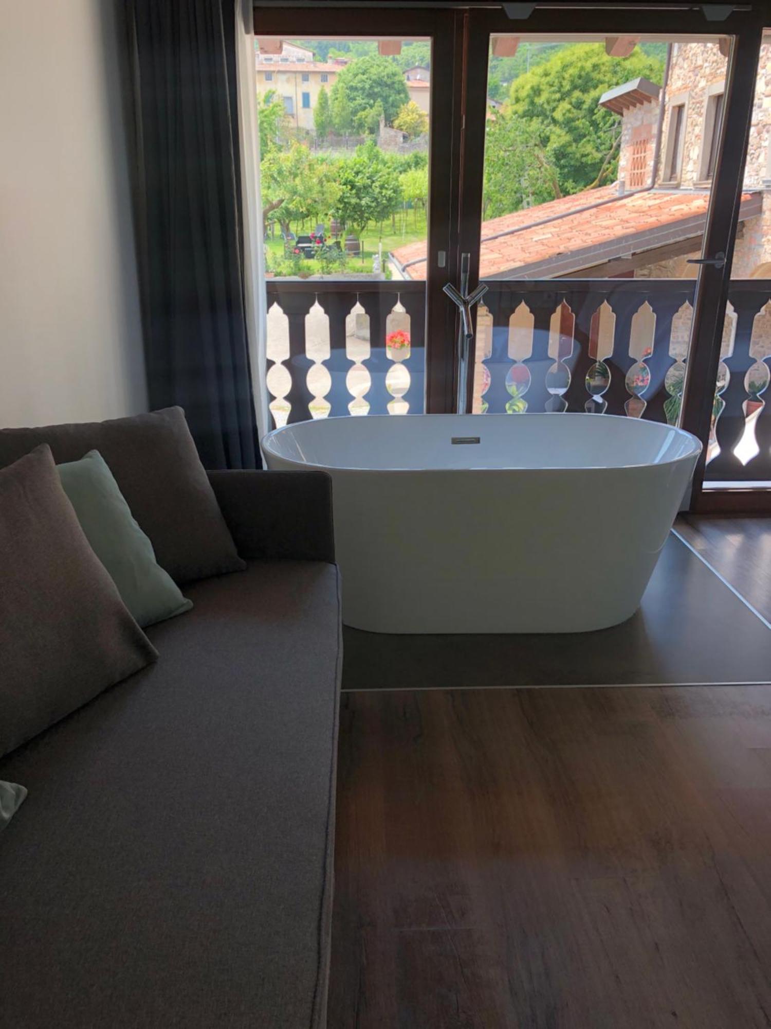La Terrazza Sulle Vigne B&B Corte Franca Room photo