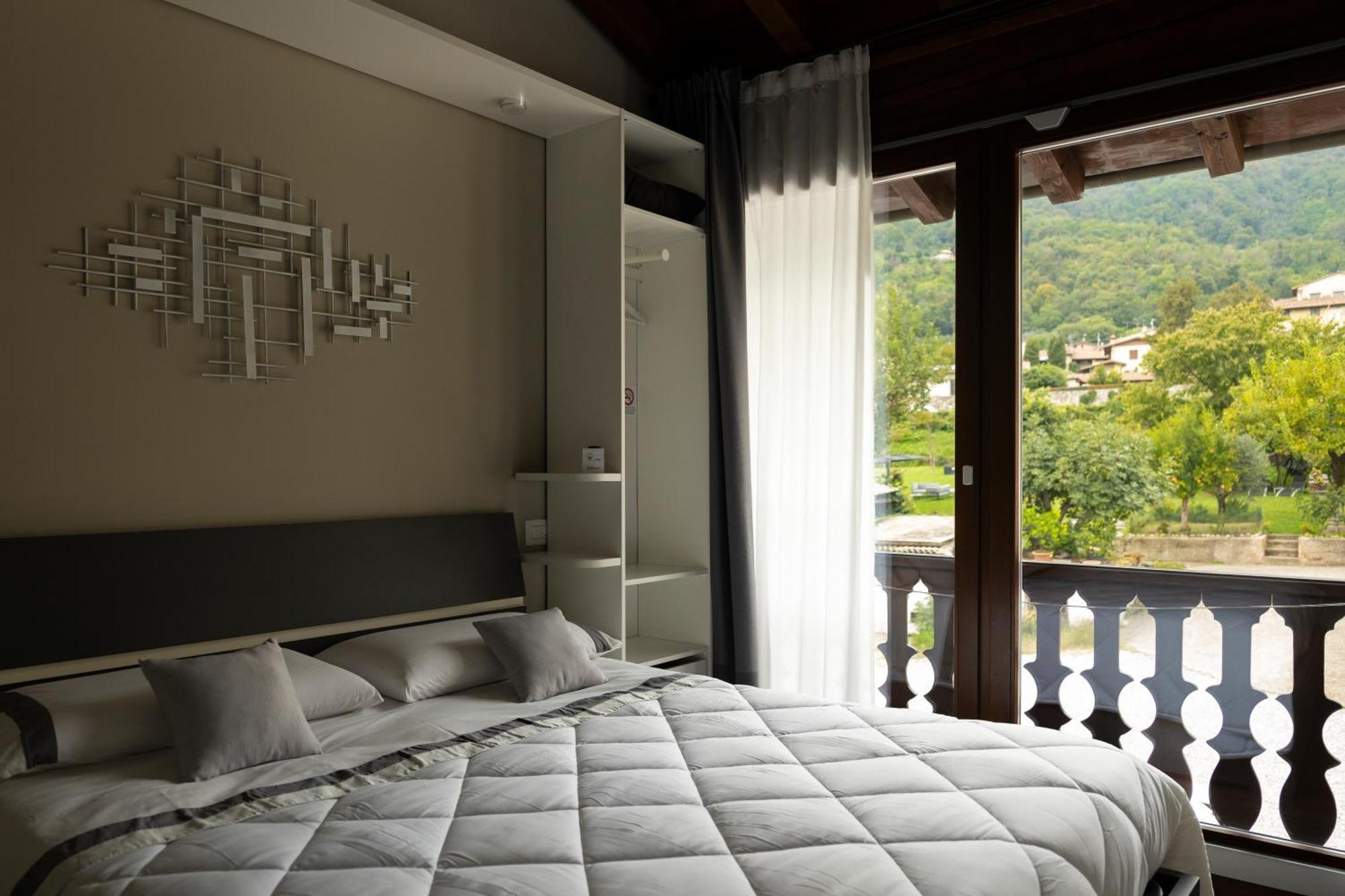 La Terrazza Sulle Vigne B&B Corte Franca Exterior photo